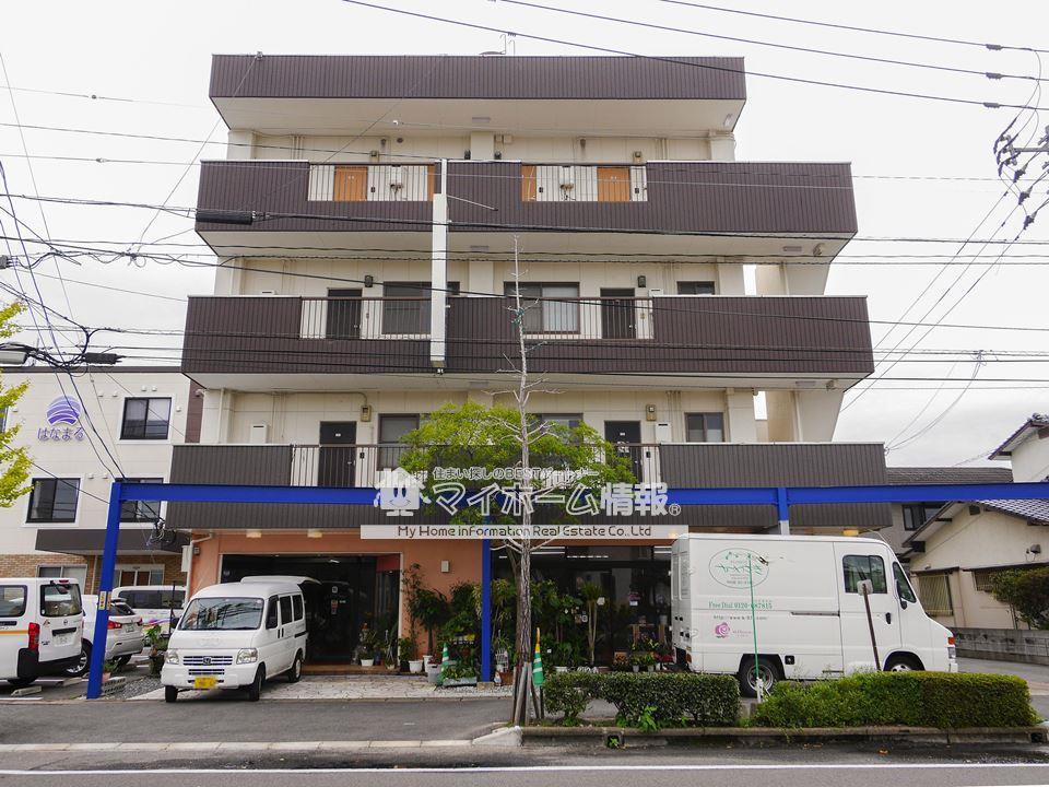 建物外観　鉄骨造4階建て