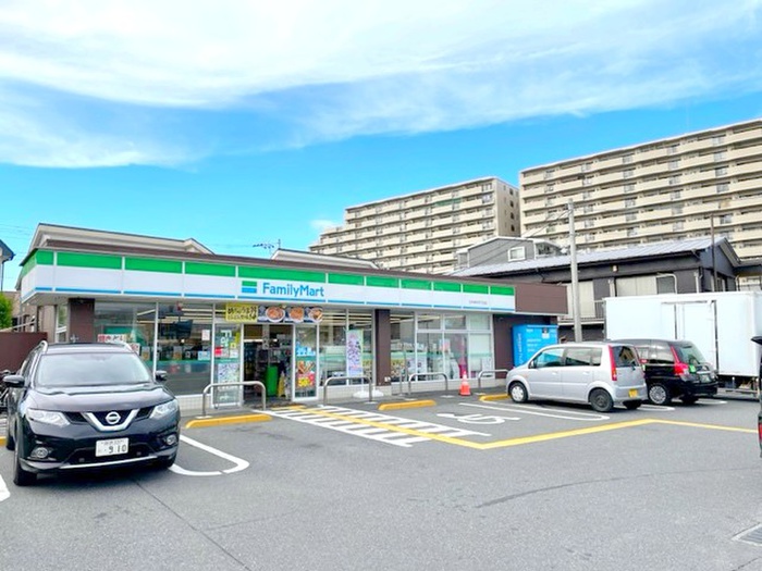 コンビニ　ファミリーマート（コンビニ）まで290m