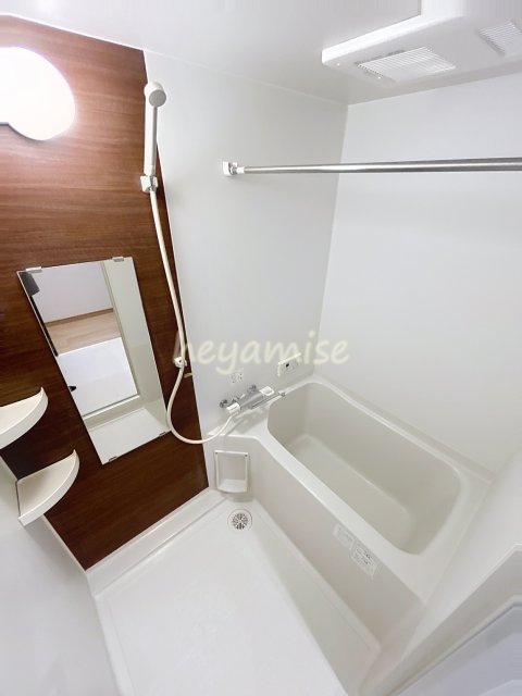 バス・シャワールーム　別号室写真。実際の部屋とは異なります。