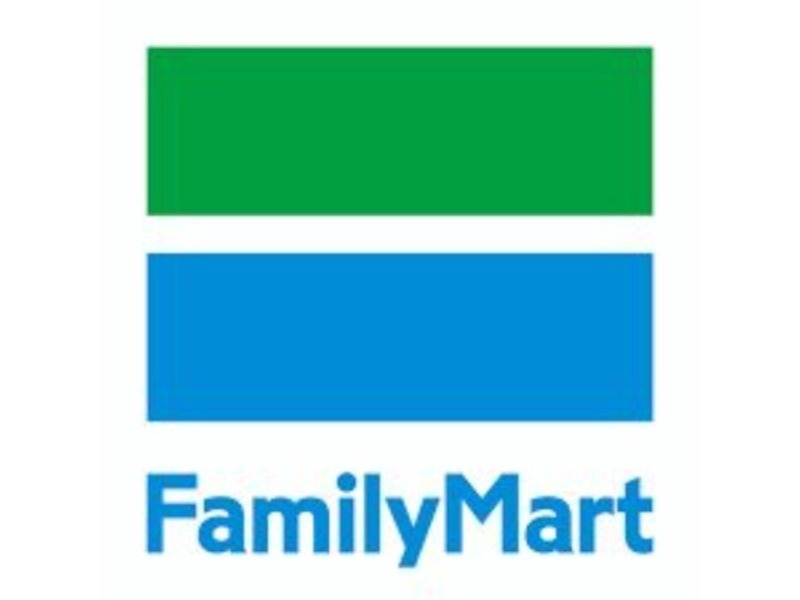 コンビニ　ファミリーマート南堀江三丁目店（コンビニ）まで181m