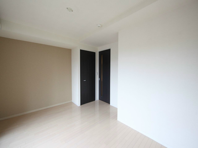 その他　洋室8.1帖　クローゼット付（収納充実してます）