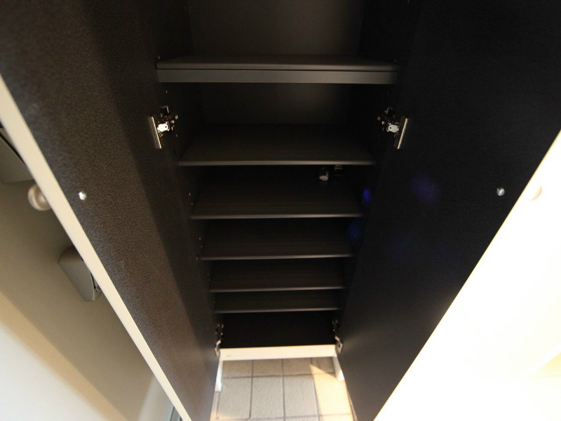 玄関　玄関　シューズボックス付（収納充実してます）