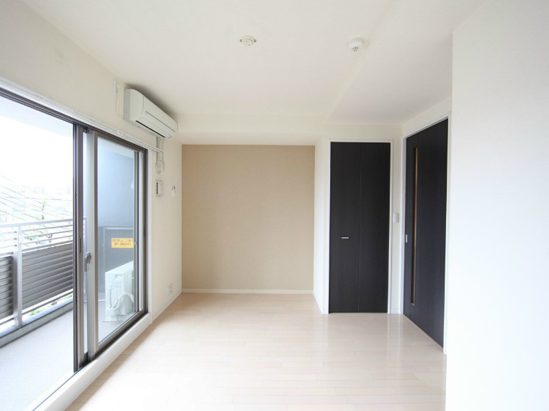 バルコニー　洋室8.1帖　クローゼット付（収納充実してます）