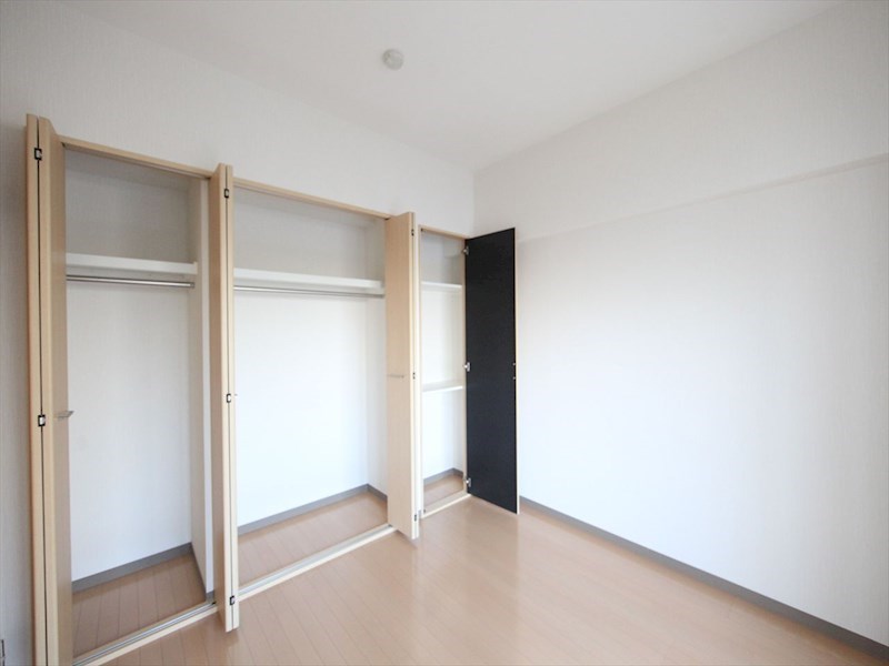 収納　北側洋室6帖　クローゼット（収納充実しています）