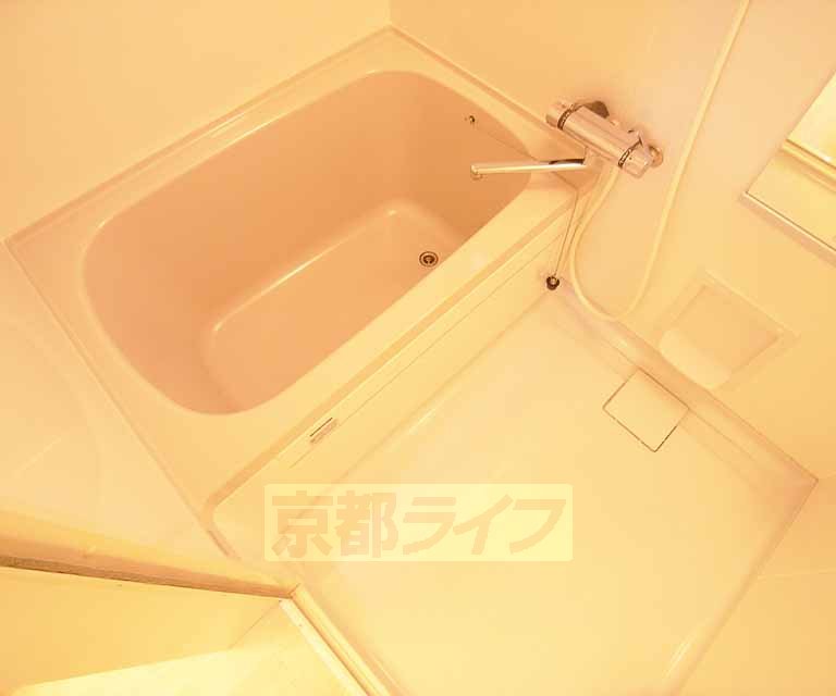 バス・シャワールーム　大人でもゆったり出来ますよ。