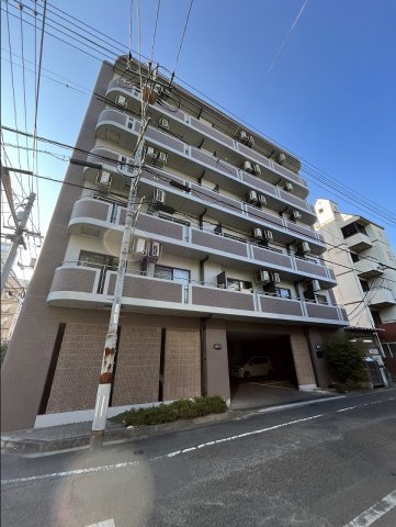 建物外観　落ち着いた雰囲気の外観です