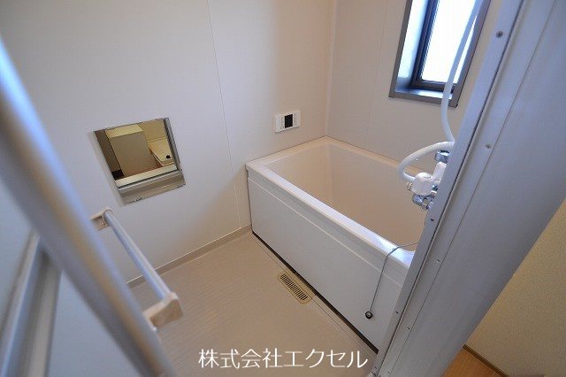 バス・シャワールーム　ゆったり入れる浴室です。