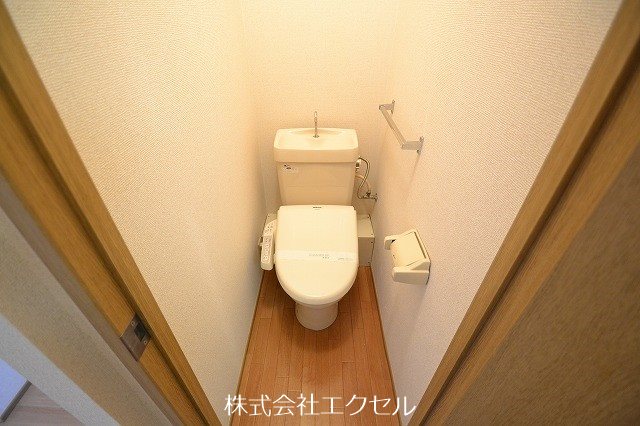 トイレ　温水洗浄便座です。