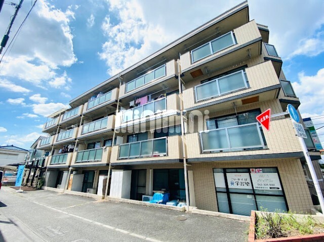 建物外観　落ち着いた佇まいが住み心地の良さを感じさせるマンション