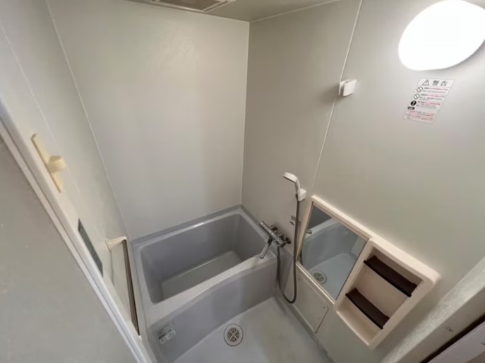 バス・シャワールーム　内装は別部屋の参考写真です。