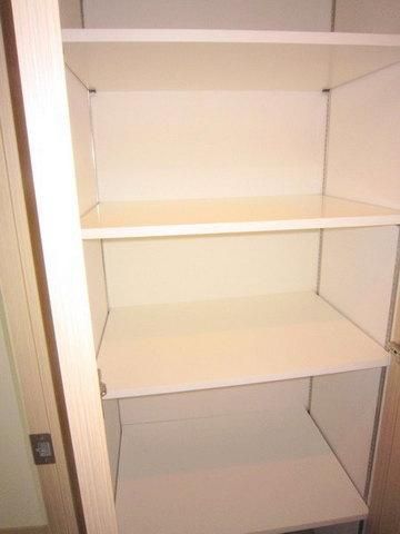 居室・リビング　収納多数