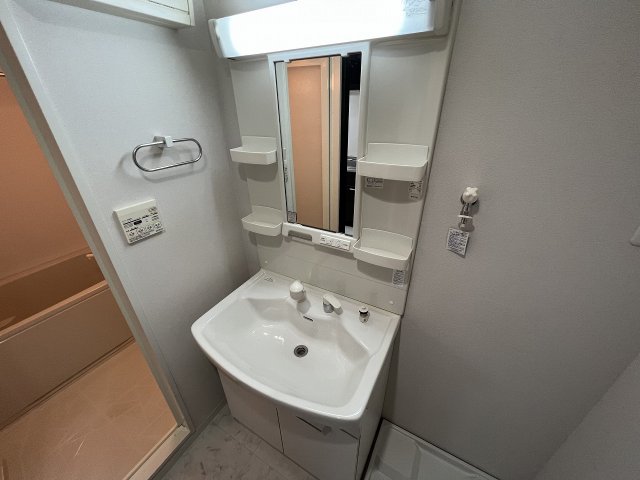 洗面設備　洗面化粧台付きです☆