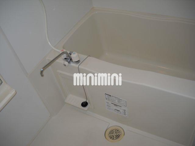 バス・シャワールーム　バスルームです