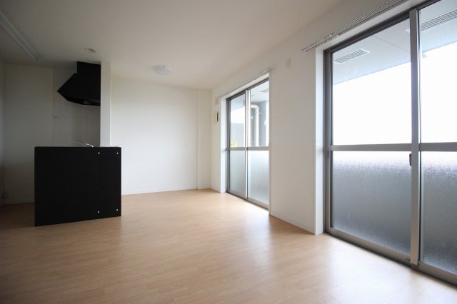 居室・リビング　こちらの居間で趣味の時間をお楽しみください