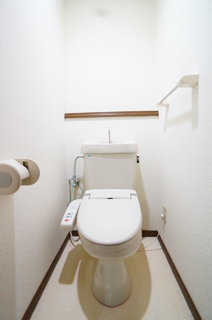 トイレ　人気の洗浄便座付です！清潔感を保てます♪