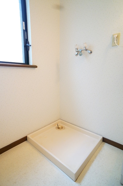 その他　洗濯機置場には防水パンを設置！