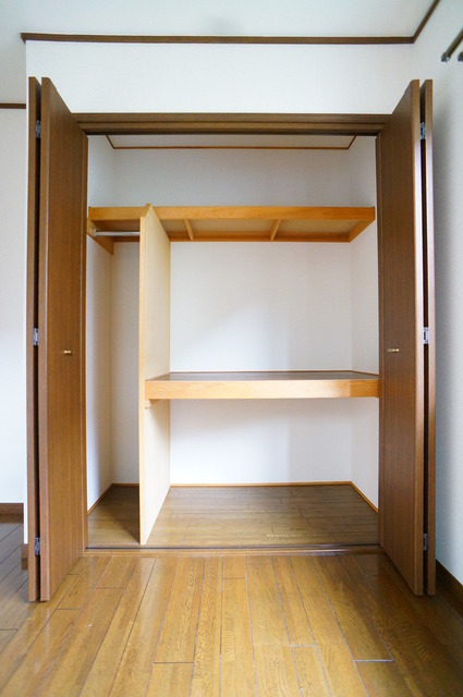 収納　ロングコート、ワンピース、収納可能な縦長クローゼット♪