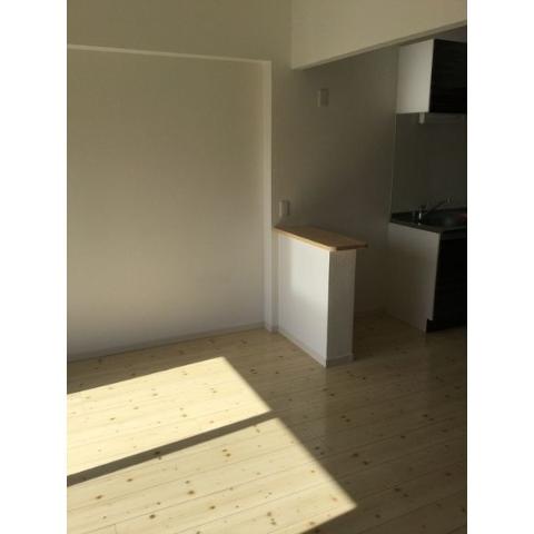 居室・リビング　室内