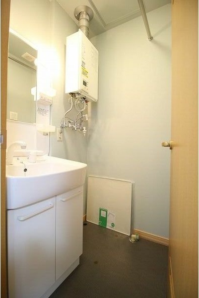 洗面設備　朝の身支度に便利な洗面台です♪