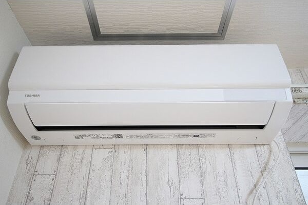 その他設備　夏もカラッと快適♪エアコン付きです！