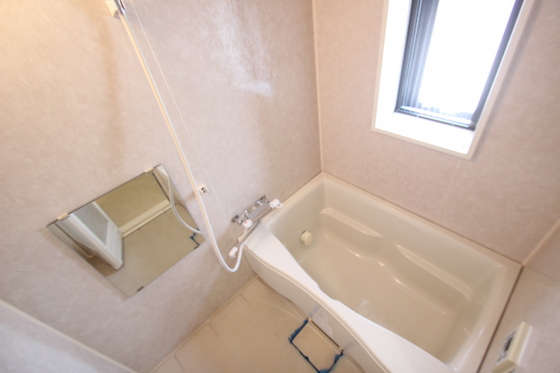 バス・シャワールーム　※別部屋の写真です