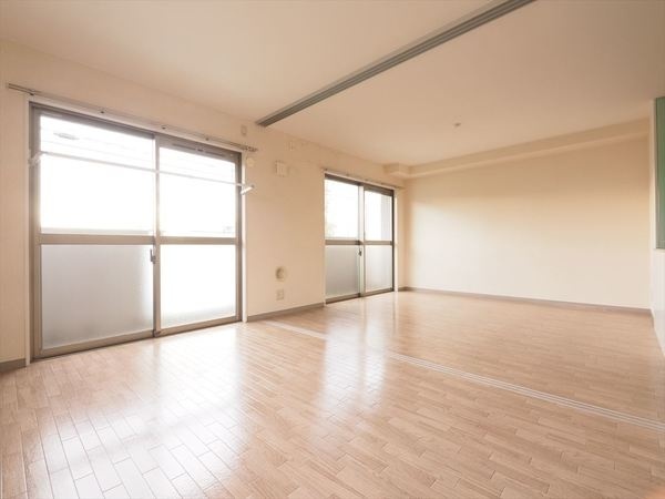 居室・リビング　※リフォーム中または入居中のため同棟別室写真