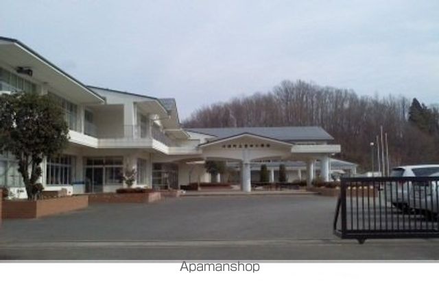 小学校　川俣町立冨田小学校（小学校）まで950m