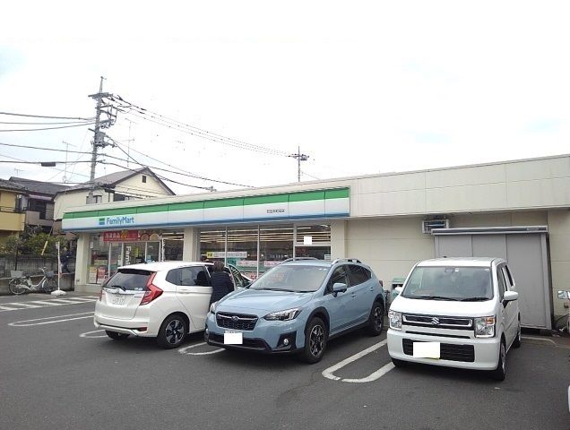 コンビニ　ファミリーマート（コンビニ）まで450m