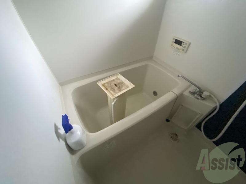 バス・シャワールーム　バスルームはゆったり浸かれる広さがあります。