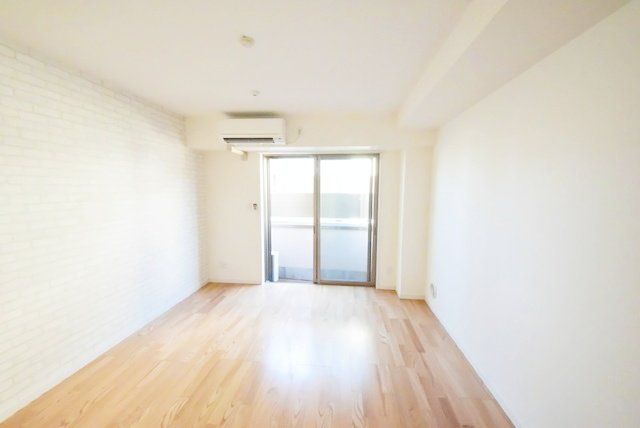 居室・リビング　別角度からの室内です