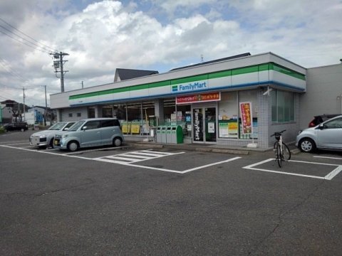 コンビニ　ファミリーマート 犬山上野店（コンビニ）まで958m