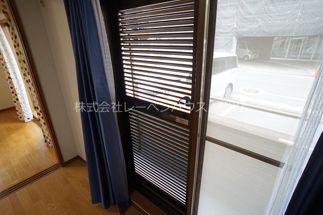 その他設備　ルーバー付きの雨戸