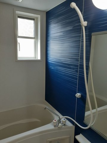 バス・シャワールーム　コンパクトで使いやすいお風呂です