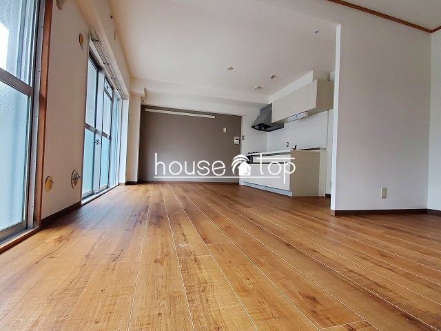 居室・リビング　明るい南面リビング