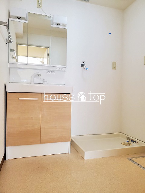 洗面設備　シャワー付洗面台完備