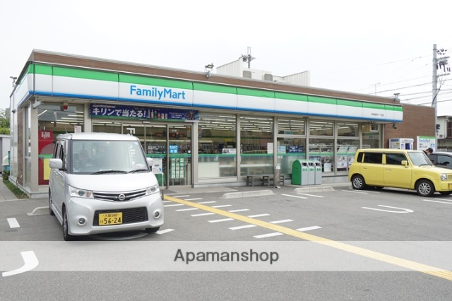 コンビニ　ファミリーマート（コンビニ）まで604m