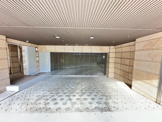 エントランス　詳細は、RISUMO江坂本店までお問合せください♪
