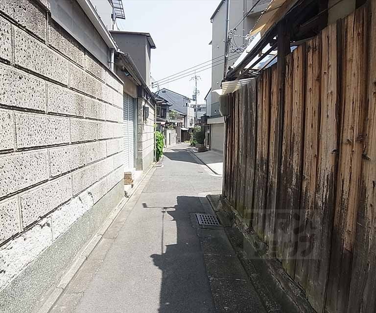 その他　前面道路です。