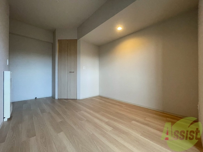 その他部屋・スペース　寝室はこちらです。光が差し込む、温かみのあるお部屋です。
