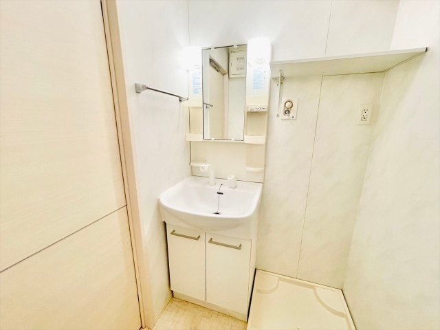 洗面設備　同一建物内２０２号室内装写真転載