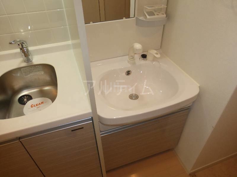 洗面設備　※別のお部屋の写真です