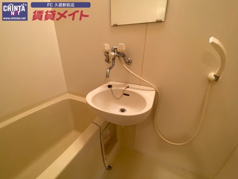 洗面設備　別部屋同タイプ