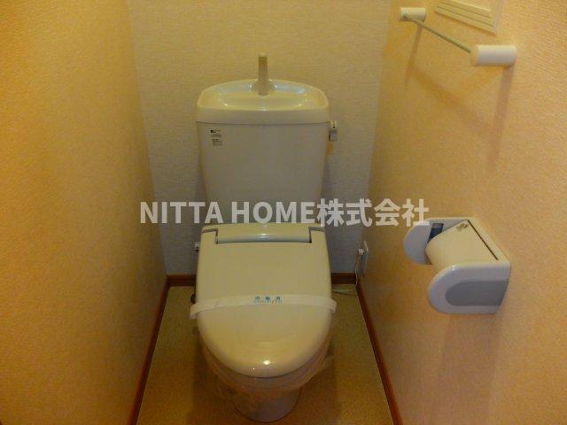 トイレ　落ち着いたトイレスペース＊