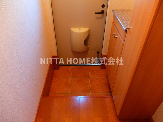 玄関　お部屋は２階です！