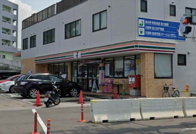 コンビニ　セブンイレブン（コンビニ）まで490m