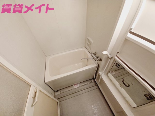バス・シャワールーム　同物件別室の画像です