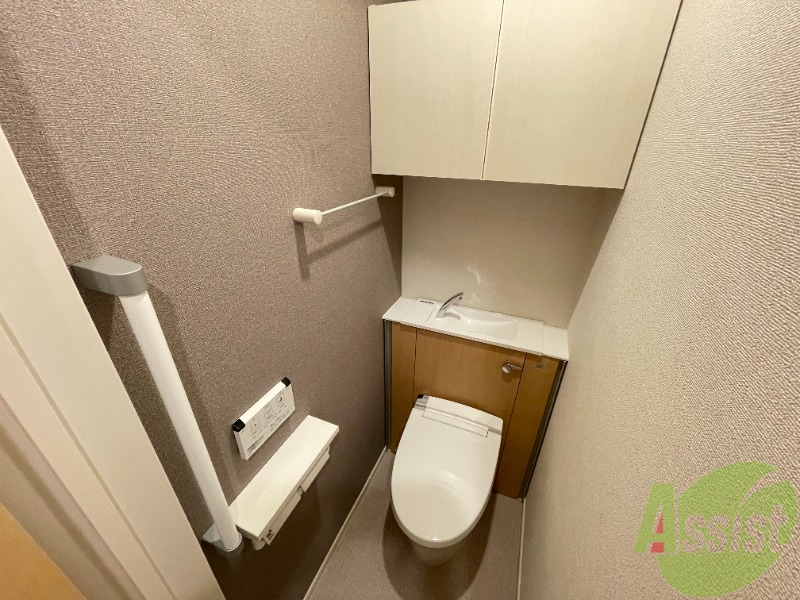 トイレ　トイレは温水洗浄便座付きで海底に過ごせそうですね。