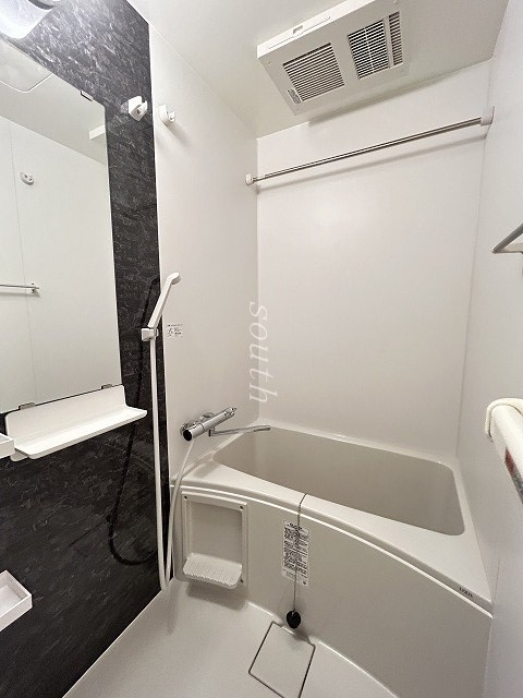 バス・シャワールーム　部屋・階数により室内カラーが異なります