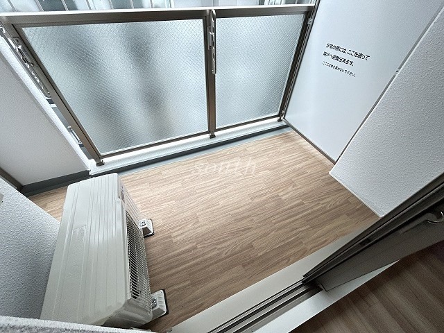 バルコニー　部屋・階数により室内カラーが異なります