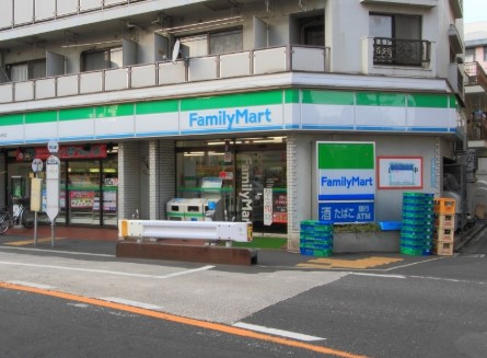 コンビニ　ファミリーマート新中野店（コンビニ）まで111m